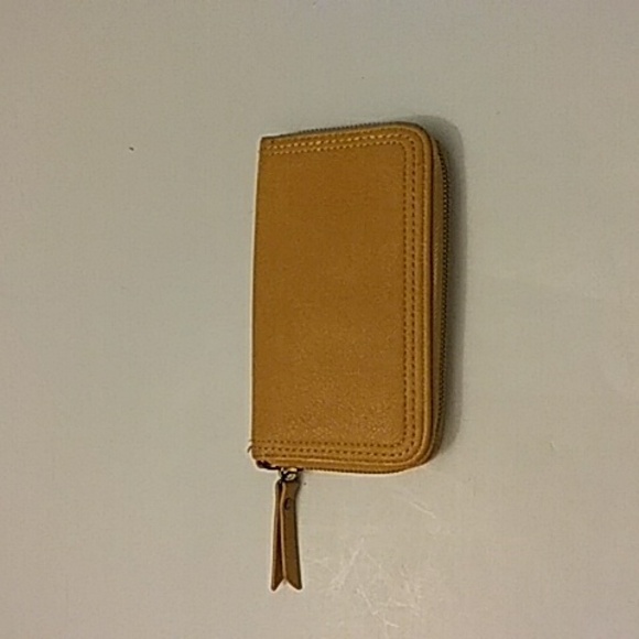 Universal Thread Wallet Excellent pre-owned condition - Picture 2 of 5